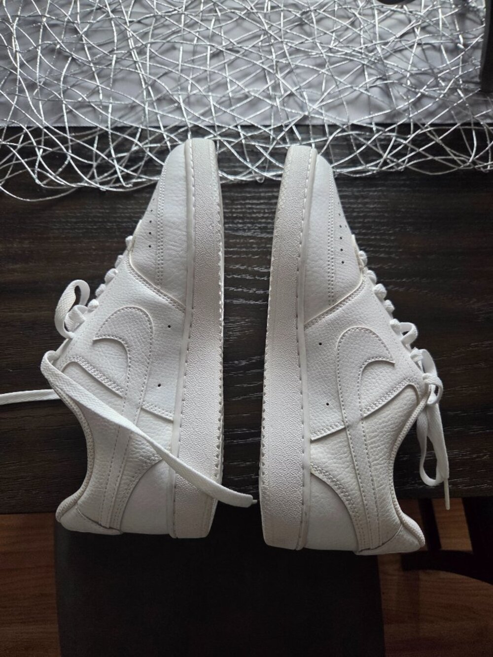 Nike - Picture 2 of 4